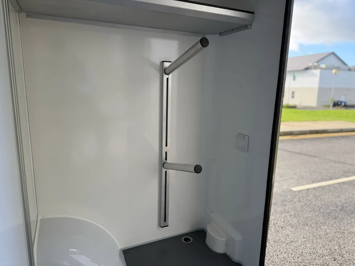 
								AKX Single Cab Horsebox full									
